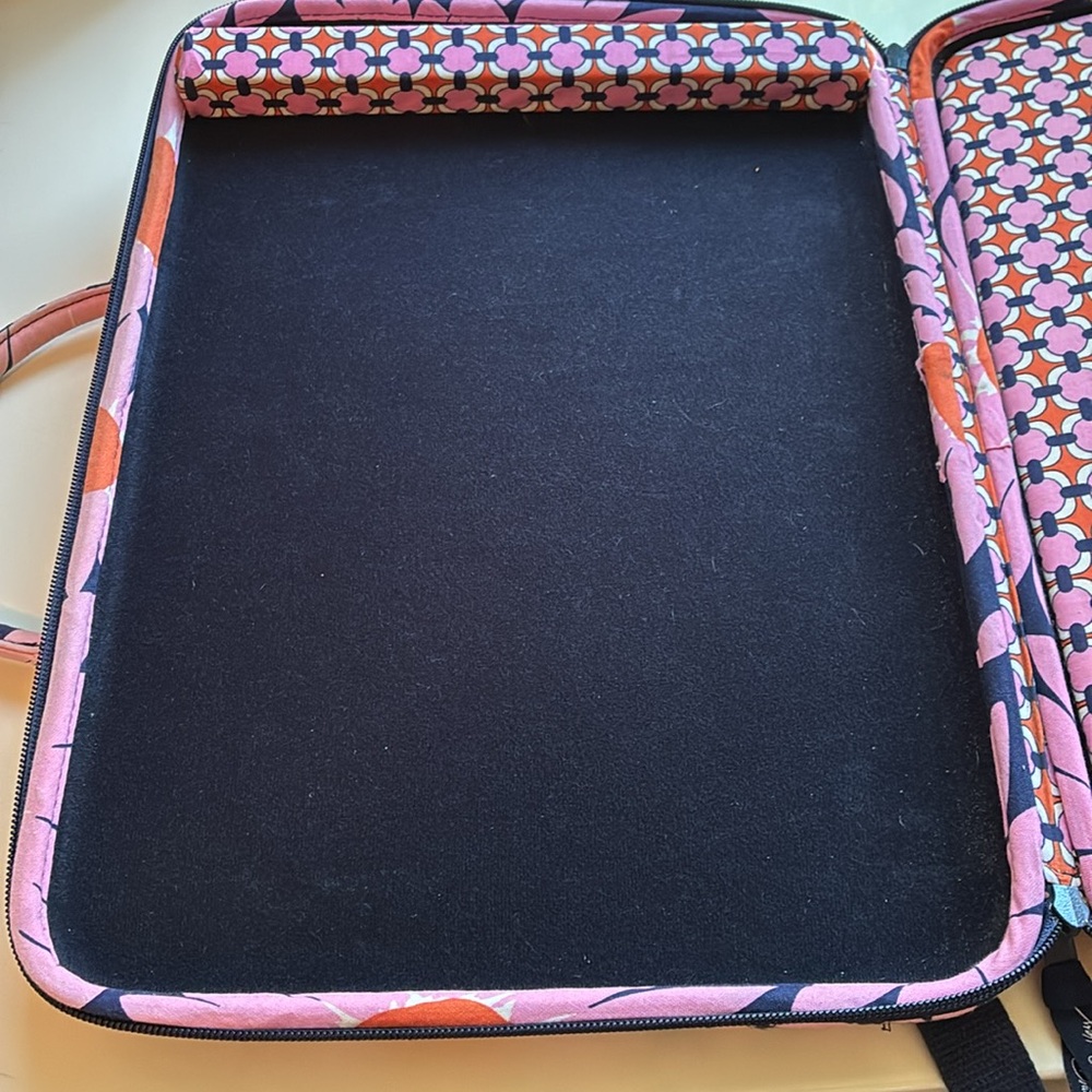 Vera Bradley RARE, Loves Me” Floral Messenger/Laptop Bag - Picture 7 of 10